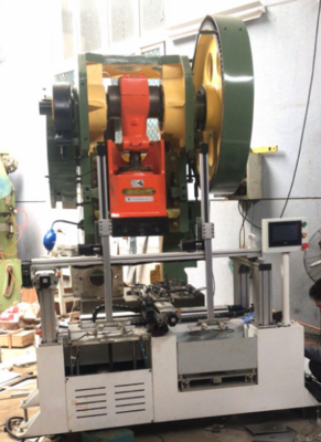 全自动带料仓冲压机械手